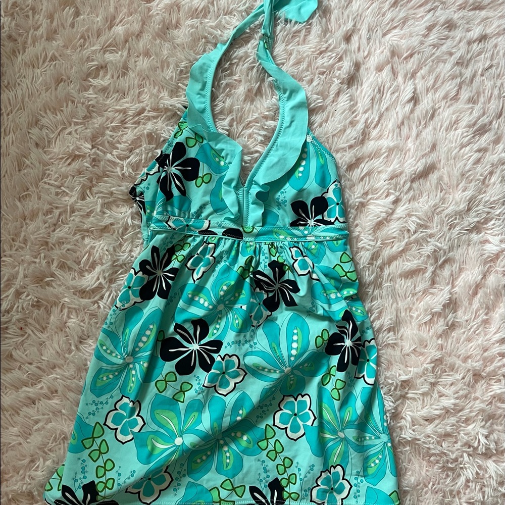 Really cute halter/swim top! 💙